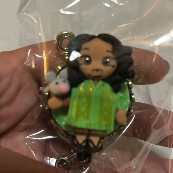 DISNEY - Encanto Bruno Badge Reel - Handmade - Picture 3 of 3